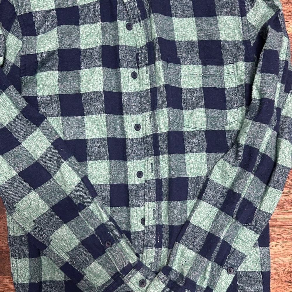Flannel button up 
Men’s - Picture 2 of 4